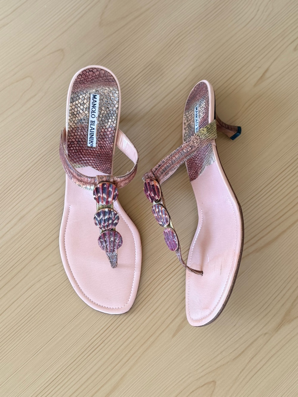 Vintage Manolo Blahnik Kitten Heels RARE Pink y2k manolo Seashell Thong Sandals